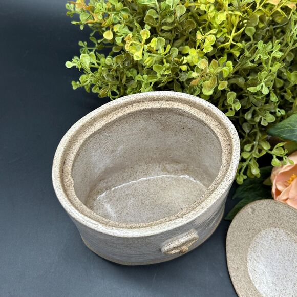 Vintage Pottery Bee Canister Lidded Jar Artisan Made signed - Picture 4 of 7